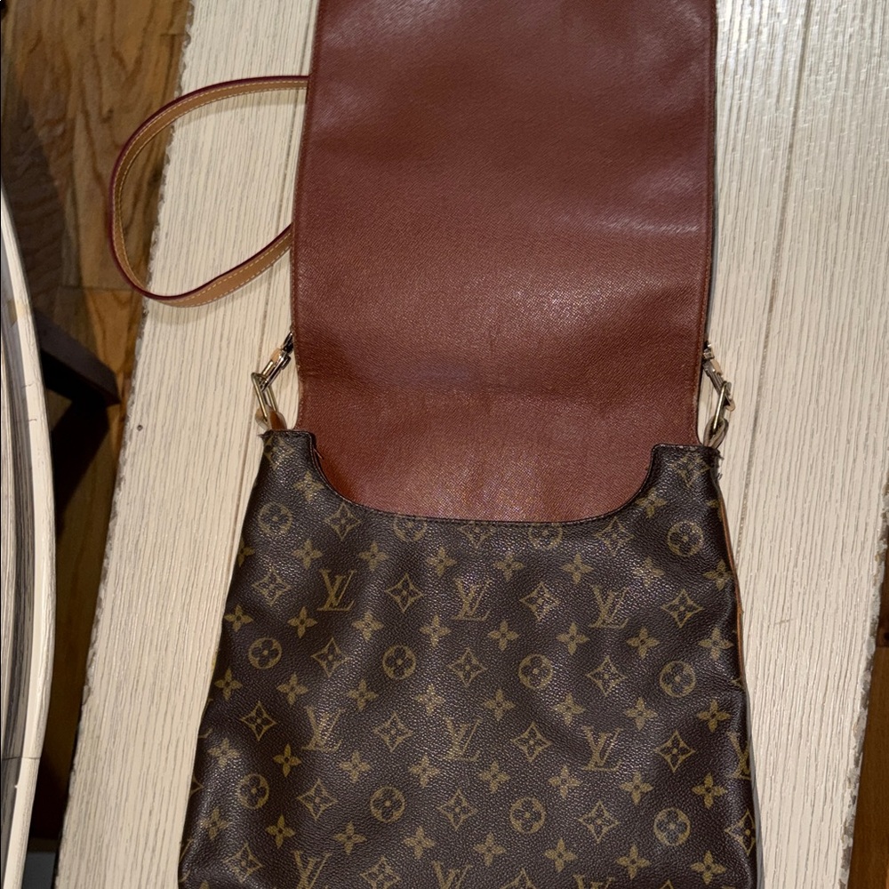 Authentic Louis Vuitton Dark Brown Monogram Musette Crossbody Bag - Picture 2 of 12